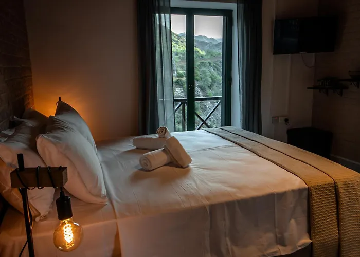 Pine View Boutique Adults Only Saittas